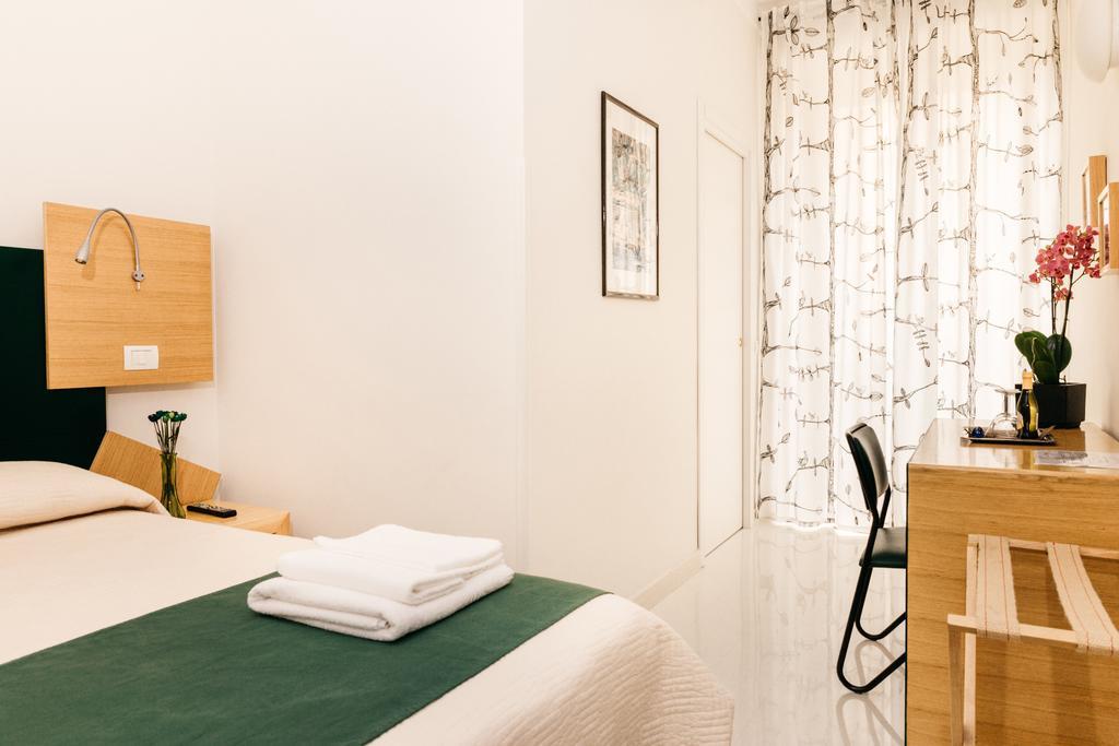 Adriano Augusto Bed & Breakfast Roma Phòng bức ảnh